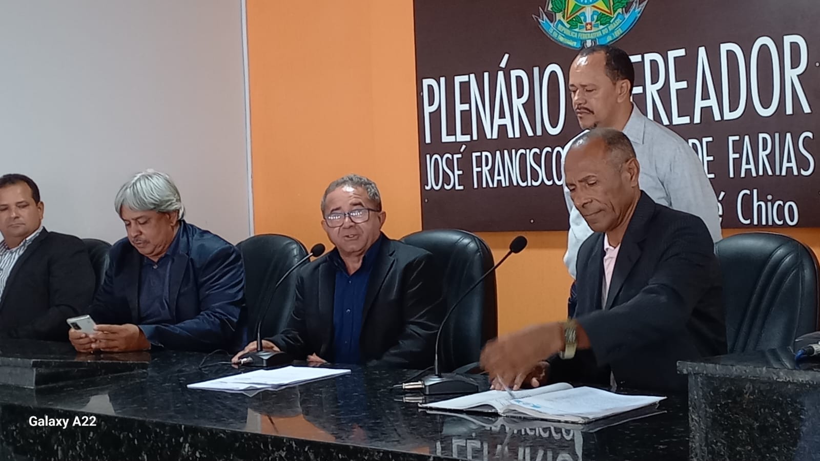 CÂMARA APROVA DOIS PROJETOS DE LEI EM  SESSÃO EXTRAORDINÁRIA DESTA QUARTA-FEIRA