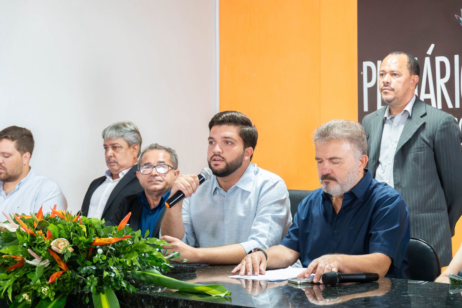 VEREADORES APROVAM PROJETO DE LEI  DE AUTORIA DO PREFEITO LUCAS SANTOS, QUE CONCEDE REAJUSTE DE 10% NO SALÁRIO DOS PROFESSORES DA REDE PÚBLICA MUNICIPAL